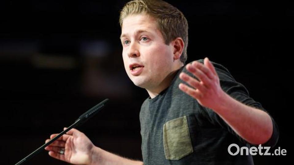 Kevin Kühnert, Bundesvorsitzender der Jugendorganisation (Jusos) der SPD fordert während des Landesparteitages der Berliner SPD eine Abkehr von den Hartz IV-Reformen. Bild: Gregor Fischer/dpa