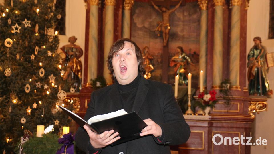 Bass Marius Pöhnlein setzte mit seiner wunderbaren Bassstimme wieder Akzente und stellte einen der Höhepunkte des Konzertes dar. Bild: rpp