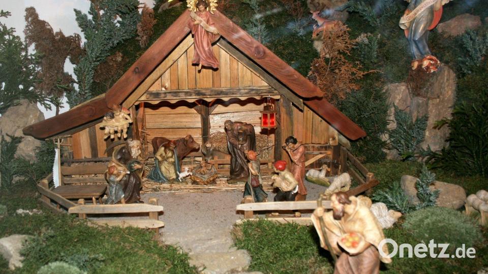 Der Engel verkündet die frohe Botschaft in der Krippe der Pfarrkirche St. Georg in Neustadt/WN. Bild: cr
