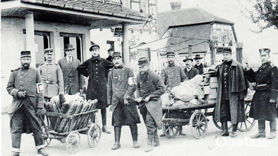Gefangene Franzosen beim Abholen von Brot und Post in Grafenwöhr um 1915. Bild: Repro: Heimatverein Grafenwöhr.