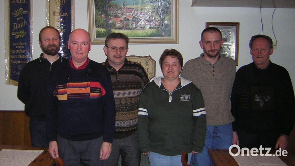 Die 2006 gewählte Vorstandschaft mit Schriftführer Edi Forster (v.l), Stellvertreter Josef Wildenauer, Vorsitzenden Roman Stephan, Beisitzerin Dagmar Sterr, Kassier Mario Stephan und Beisitzer Albin Karl. Bild: gz
