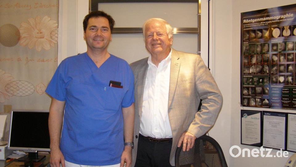 Schon seit fünf Jahren arbeitet der Dr. Ladislav Dedek (links) in der Praxis von Dr. Wolfgang Ries mit. Der Gynäkologe beobachtet mit Sorge die Entwicklung des Krankenhauses Waldsassen. Bild: pz