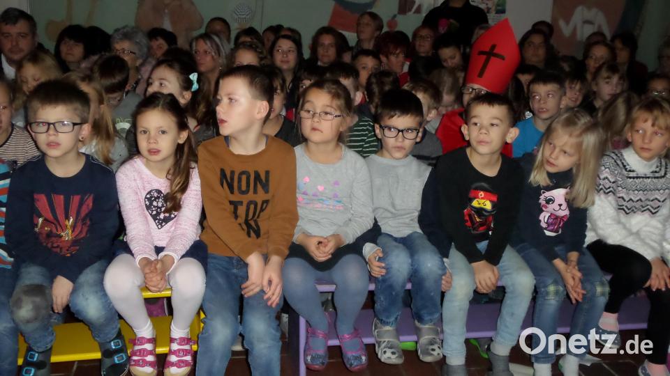 Ein bunter Reigen von Liedern, Gedichten, Spielstücken und einem Tanz sorgten für ein abwechslungsreiches Programm. Bild: ela