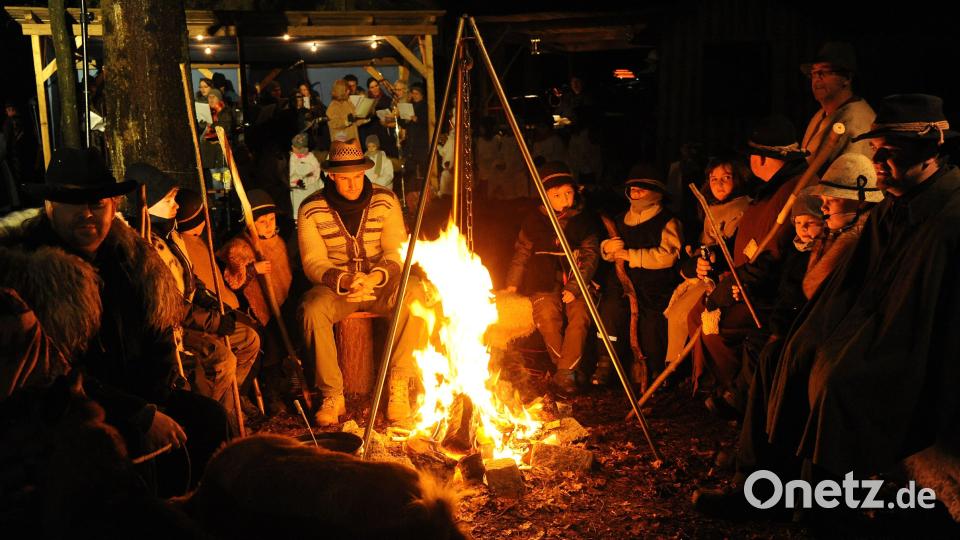 So stimmungsvoll ist die Sorghofer Waldweihnacht - das geht allen mitten ins Herz, auch ohne Schnee. Bild: gf