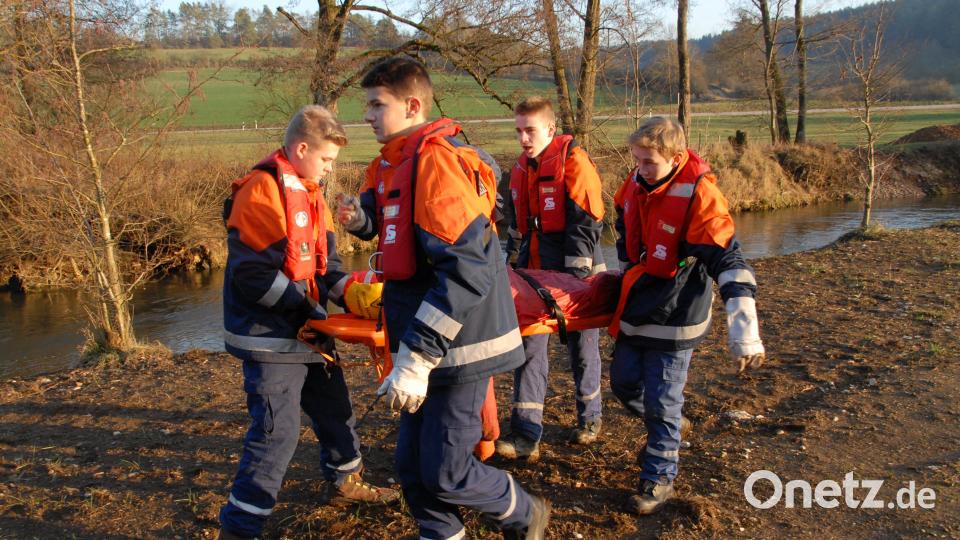 Nach der Bergung aus dem Wasser ist eine schnelle Versorgung durch Rettungsdienst erforderlich Bild: pop