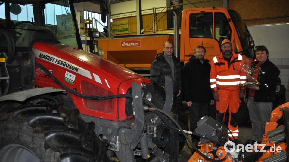 v.l. Ely Eibisch, Hermann Schraml, Armin Wöhrl, Markus Lehner
in der Fahrzeughalle Bild: ak