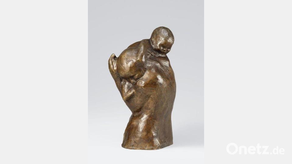 Mutter mit Kind über der Schulter, vor 1917 Bild: Privatsammlung Nordrheim-Westfalen
