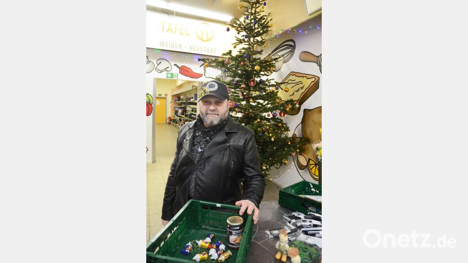 Kurz vor Weihnachten bei der Weidener Tafel. Bild: Gabi Schönberger