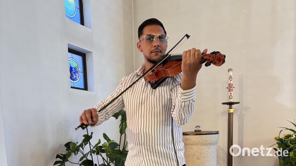Der Violinist Daniel Boldi aus Oberviechtach spielte zum ersten Mal bei einer MUT-Veranstaltung. Bild: Sabine Zeidler
