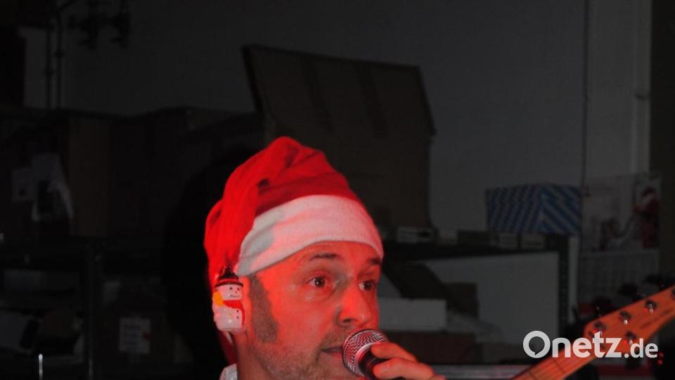 Frank Kiener haucht sinnlich "Santa Baby" in Marilyn-Monroe-Manier Bild: gag