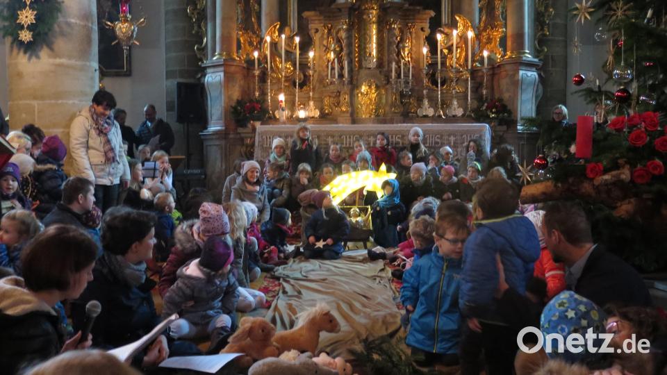 Mit dem "Sternenlied“ hat der neue Kinderchor bei der Heilig-Abend-Andacht seinen ersten Auftritt. Bild: jzk