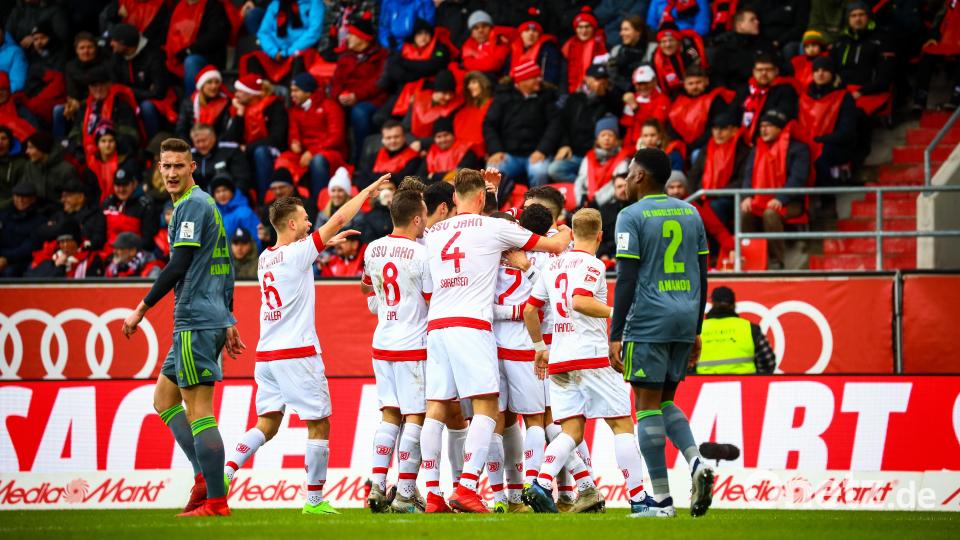 Der Jahn feiert Al Ghaddiouis Führungstreffer. Bild: Jahn Regensburg