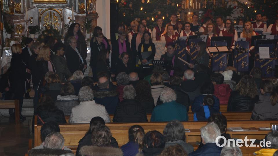 Weihnachtskonzert in der Pfarrkirche St. Erhard in Roggenstein. Bild: dob
