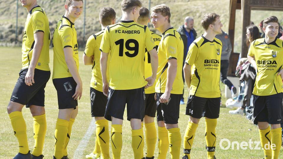 Flop: Wie schon im vergangenen Jahr: der FC Amberg. Nach Abstieg aus der Bayernliga und Verzicht auf die Landesliga spielt der Ex-Regionalligist jetzt in der Bezirksliga. Noch bedenklicher: der Unterbau bricht weg, die zweite Mannschaft wurde abgemeldet, scharenweise verließen Juniorenspieler den Verein. (Christian Frühwirth) Bild: Hubert Ziegler