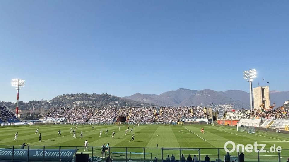 Das Stadion Giuseppe Sinigaglia liegt direkt am Comer See. (Archivbild) Bild: Christoph Sator/dpa