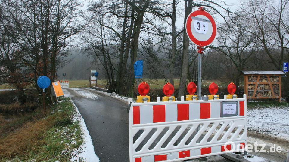 Aus Sicherheitsgründen bleibt die Waldnaab-Brücke bei der Hammermühle für schwere Fahrzeuge auch weiterhin gesperrt. Bild: wro
