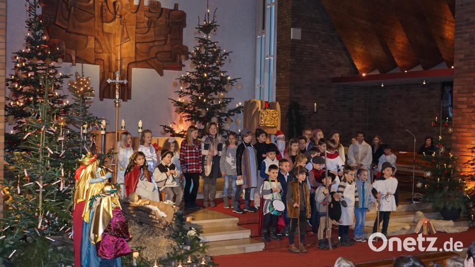 Zur Kinderkrippenfeier war die Pfarrkirche in Dürnsricht bis zum letzten Platz gefüllt. Bild: nib