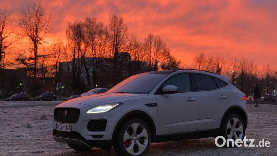 Der Jaguar E-Pace tritt in der Klasse der kompakten Edel-SUV gegen BMW X1 und Konsorten an. Bild: Michael Ascherl