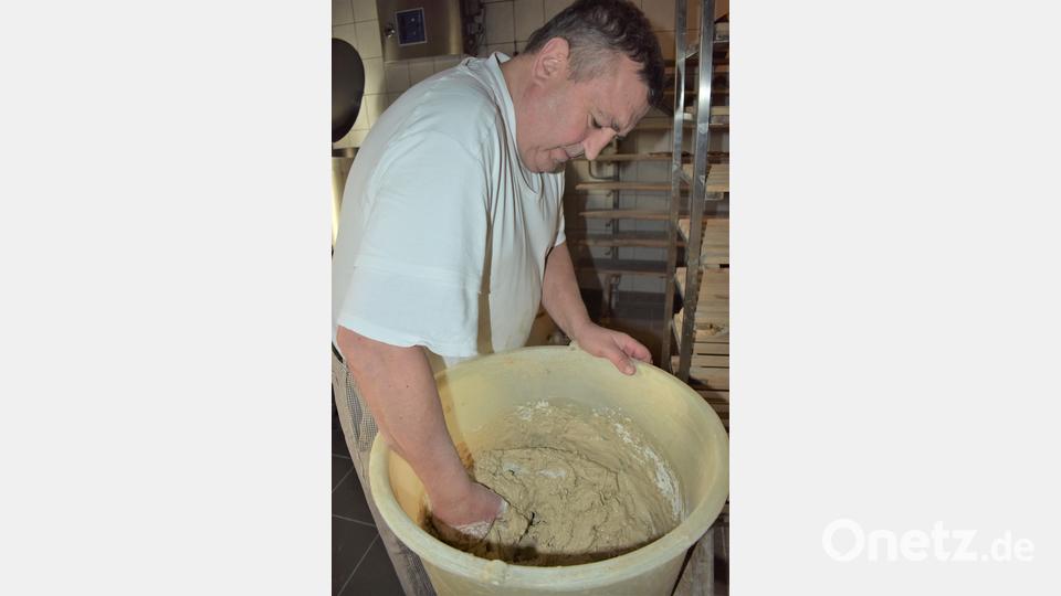 Der Sauerteig wird hergestellt. Bild: rgr