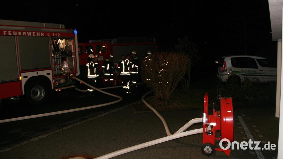 Die Feuerwehr musste an Heiligabend in Fuchsmühl zum Senioren-Servicehaus an den Bühläckern ausrücken. Bild: wro
