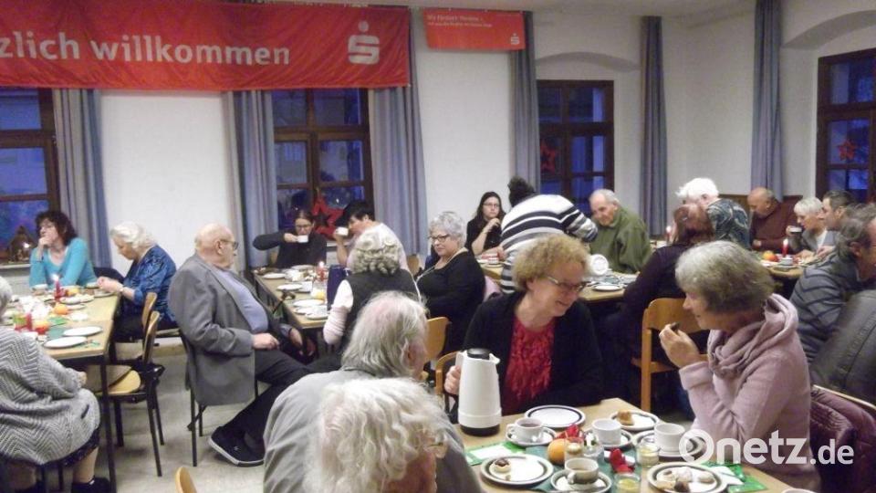 Weihnachten beim CVJM: 80 Menschen wollen an Heiligabend nicht allein sein und feiern gemeinsam. Bild: Monika Isheim, CVJM Amberg
