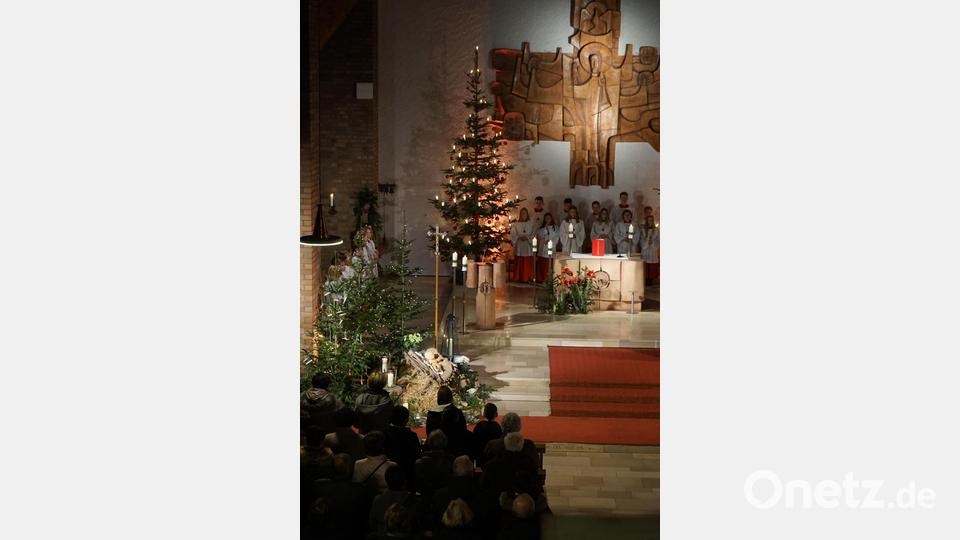 Zur Christmette trafen sich die Gläubigen der Pfarrei Dürnsricht Wolfring und der Expositur Högling in der Pfarrkirche in Dürnsricht. Bild: nib