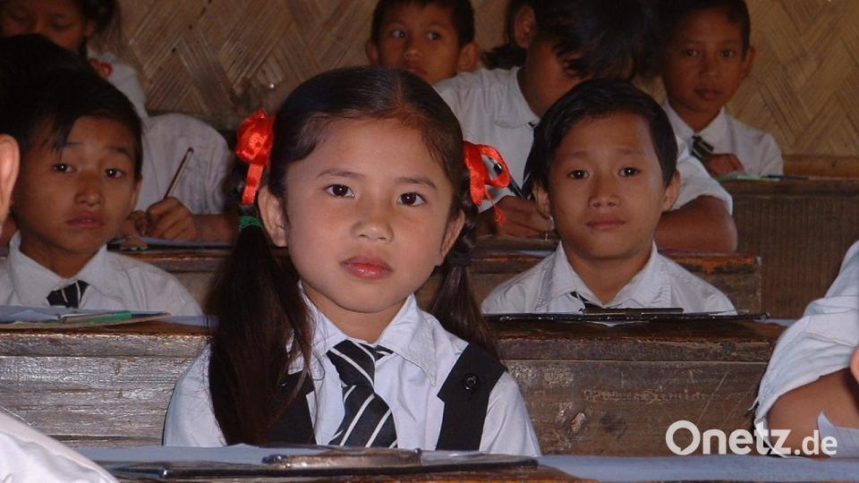 Bis zu 80 Kinder müssen in der indischen Region Nagaland in kleinen Räumen lernen. Im Sommer steigt die Raumtemperatur auf über 40 Grad Celsius, im Winter wird es bitterkalt. Bild: exb: Rinderer