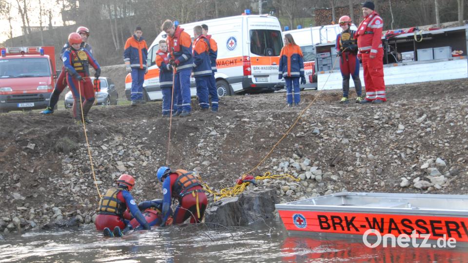Die Rettung an einem Steilufer kostet nicht nur Kraft sondern erfordert auch gute Koordination. Bild: pop