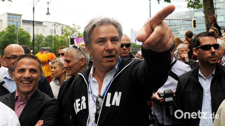Das Coming-out von Klaus Wowereit auf großer Bühne vor 25 Jahren änderte viel in der Wahrnehmung von Homosexuellen. Anfeindungen und Übergriffe gibt es aber weiterhin. (Archivbild) Bild: picture alliance / dpa