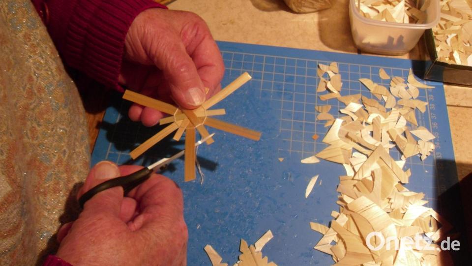 Der Umgang mit der Schere erfordert Fingerspitzengefühl. Bild: Edith Uschold