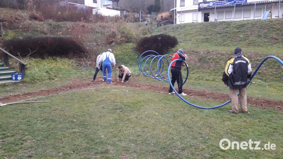 Arbeitsdienst der Mitglieder der SpVgg Windischeschenbach. Bild: exb