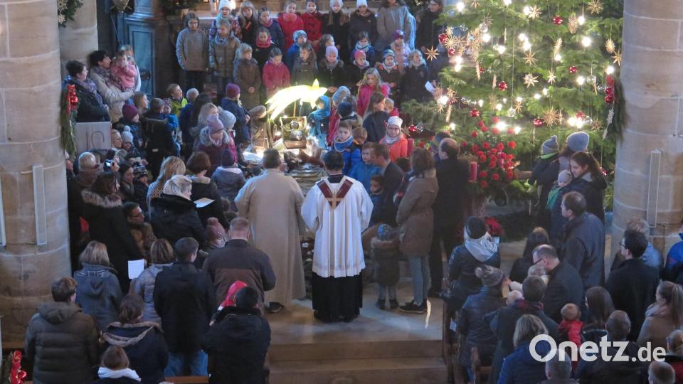 Mit dem "Sternenlied“ hat der neue Kinderchor bei der Heilig-Abend-Andacht seinen ersten Auftritt. Bild: jzk