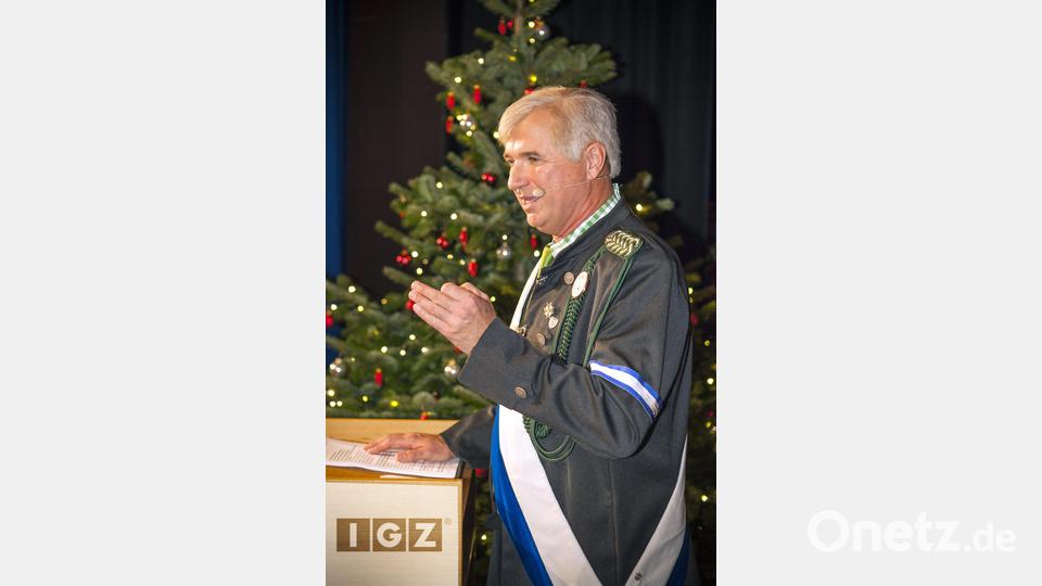 Kabarettist Wolfgang Krebs überbringt in seiner Rolle als Horst Seehofer bei der IGZ-Weihnachtsfeier die Grüße der Bayerischen Staatsregierung. Bild: exb