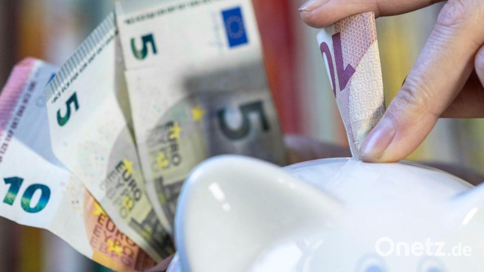Lohnt mehr als das Sparschwein: Anleger bekommen wieder höhere Zinsen bei Banken (Archivbild) Bild: Hendrik Schmidt/dpa