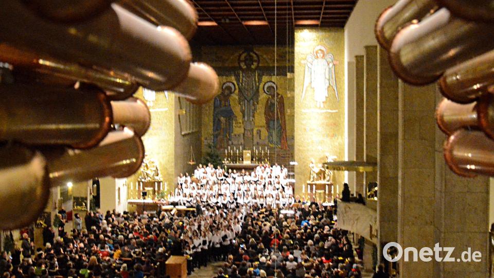 Ein wunderschönes Weihnachtskonzert mit Chören, Pauken und Trompeten. Bild: Kunz