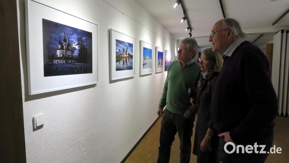 Viele Interessierte schauten sich bisher die tollen Fotografien der Arzberger und Stiftländer an. Bild: ubb