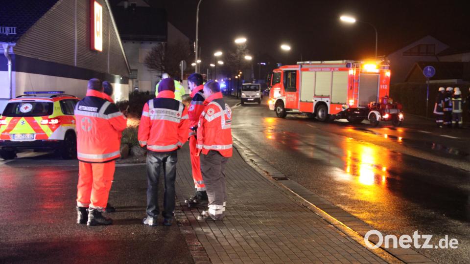 Abgesperrt: In einer wichtigen Straße für Pendler geht nichts mehr. Bild: za