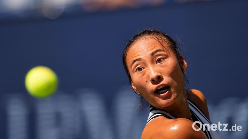 Zheng Qinwen kann ihren Überraschungslauf nicht fortsetzen. Bild: Seth Wenig/AP/dpa