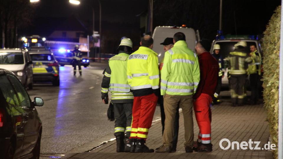 Polizei, Rettungsdienst und Feuerwehr stimmen sich laufend über die Lage ab. Bild: za