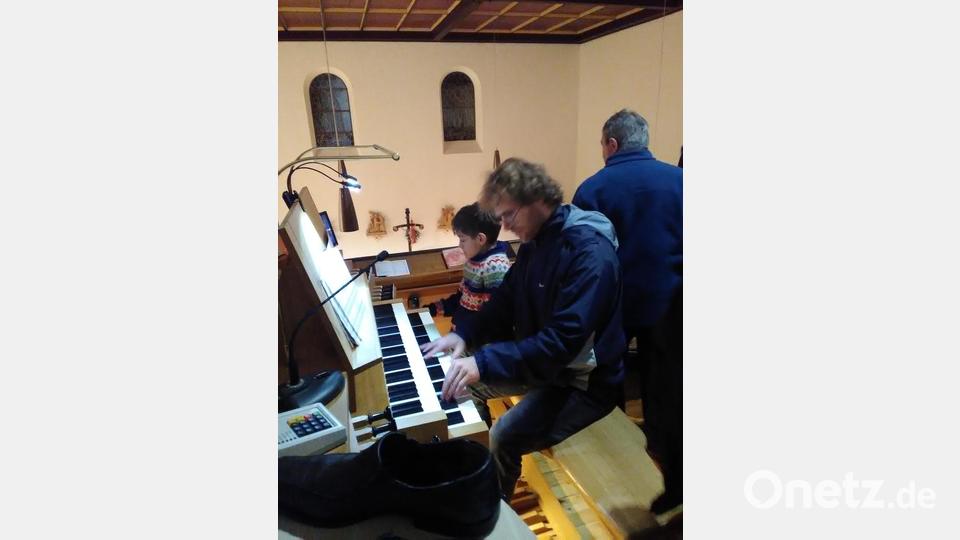 Die Symfonietta St. Cecilia unter der Leitung von Milos Bok brachte in der Pfarrkirche in Brand die Böhmische Hirtenmesse zu Gehör. Die Orgel spielte Jan Polivka. Bild: ld