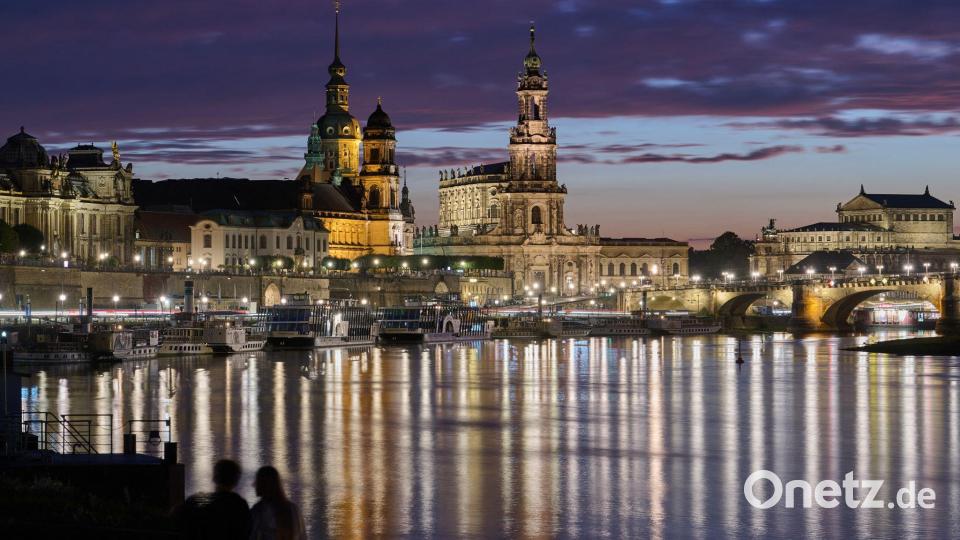 Blick am Abend auf die Altstadt von Dresden an der Elbe mit dem Georgenbor (l-r), dem Hausmannsturm, dem Ständehaus, der Hofkirche und der Semperoper. Bild: Robert Michael/dpa