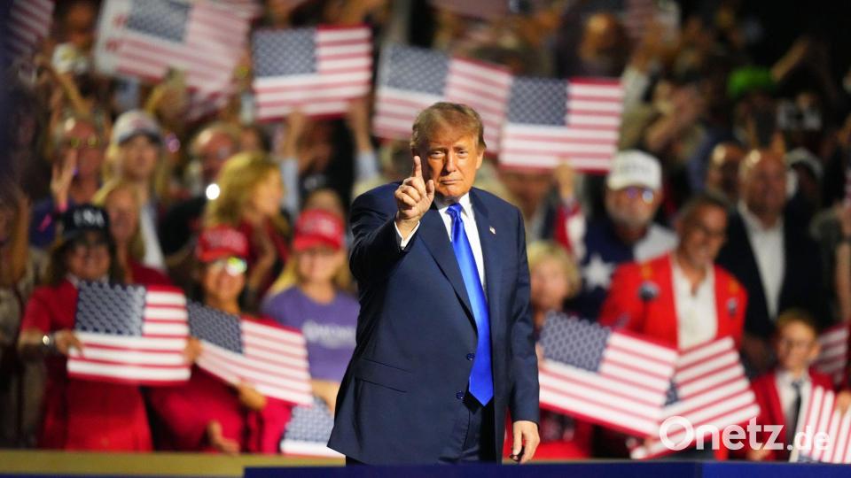 Wenn Trump vor Menschenmengen spricht, beschwört er gerade oft das Bild einer angeblich durch Kommunisten bedrohten USA hervor. (Archivbild) Bild: Julio Cortez/AP/dpa