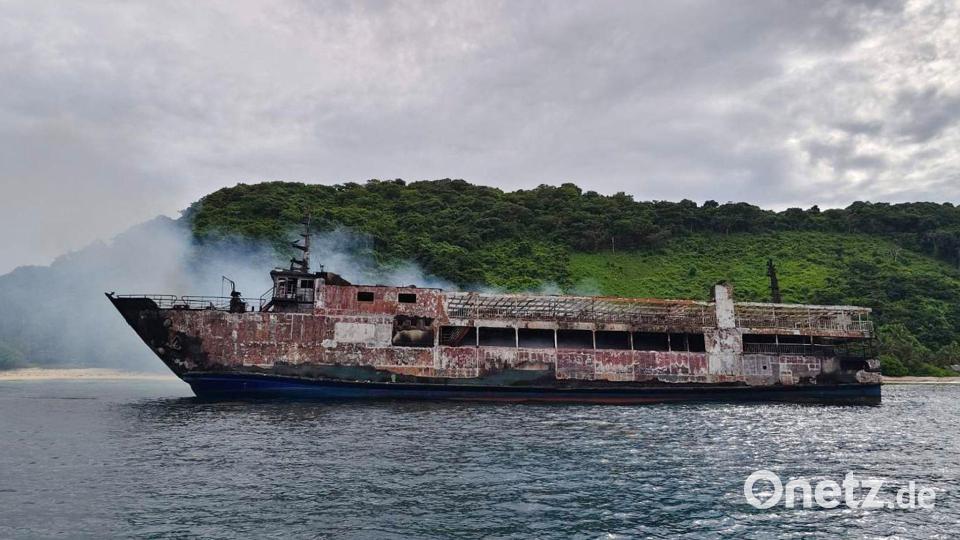 An Bord war plötzlich ein Feuer ausgebrochen. Bild: Uncredited/Philippine Coast Guard/AP/dpa