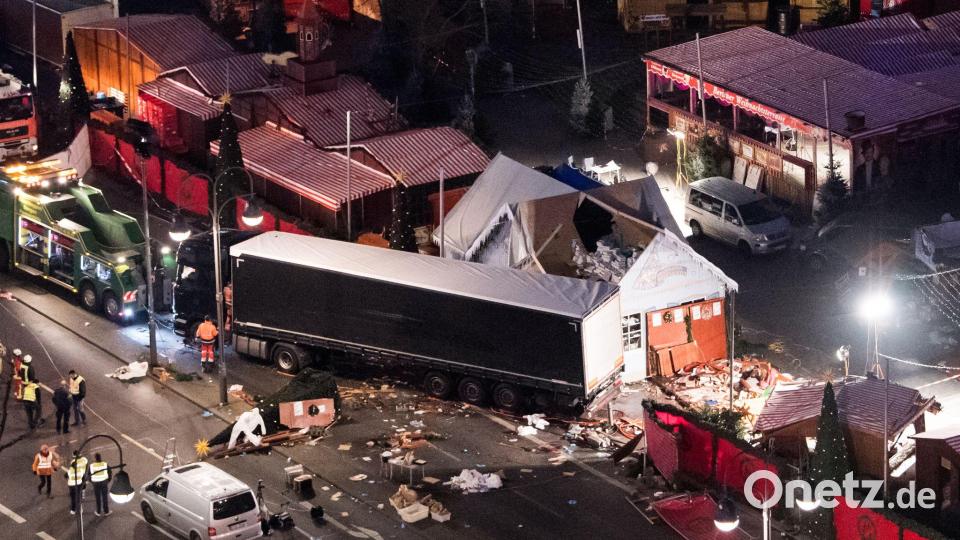 Die Bilder von 2016 haben sich eingeprägt: In der neuen ARD-Serie „Breitscheidplatz 19/12“ geht es um die Ermittlungen zum späteren Täter vor dem Anschlag auf den Berliner Weihnachtsmarkt. Bild: Bernd von Jutrczenka/dpa