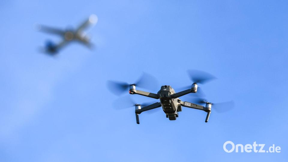 Anfang August kam es am Flughafen Leipzig/Halle zu einem gescheiterten Drohnenangriff. (Symbolbild) Bild: Jan Woitas/dpa