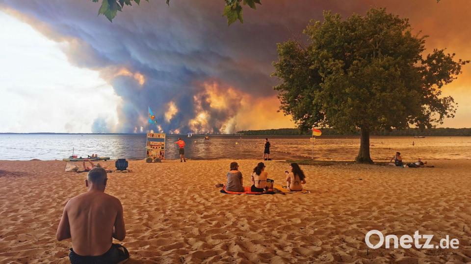 Die Trockenheit in Westeuropa begünstigte in diesem Sommer die Ausbreitung der Waldbrände - wie etwa im Südwesten Frankreichs. (Archivbild) Bild: Maximilien Lamy/AFP/dpa