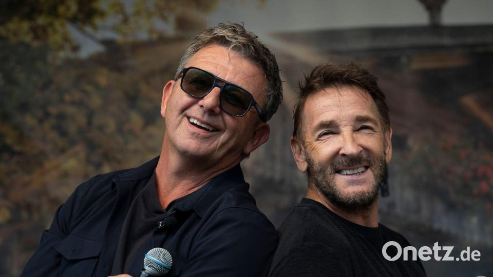 Die Schauspieler Hans Sigl (l) und Mark Keller begeisterten das Publikum mit Humor und Selbstironie. Bild: Peter Kneffel/dpa