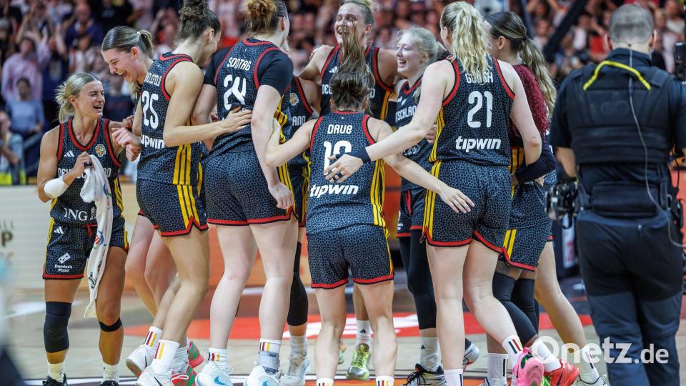 Die deutschen Frauen bejubelten das Halbfinale. Bild: Andreas Gora/dpa