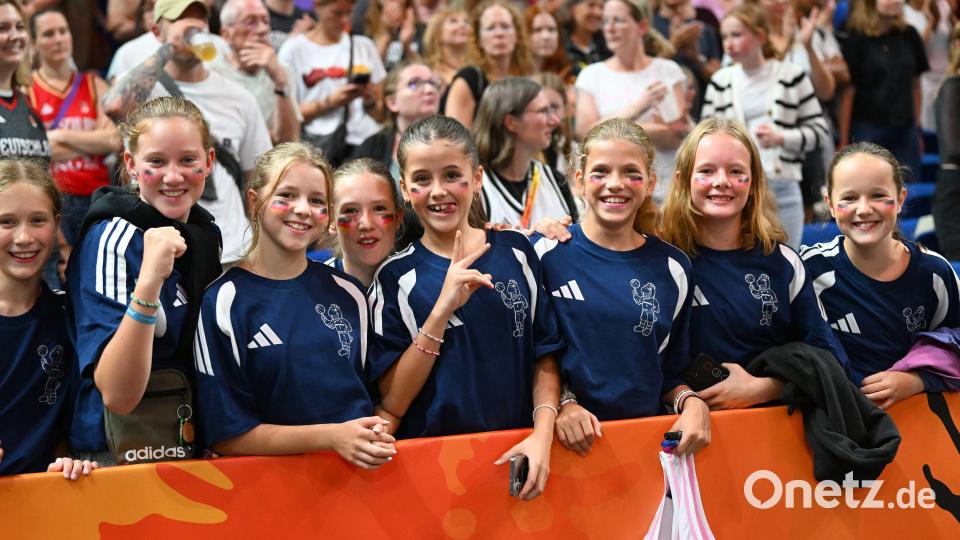 Die nächste Generation im Frauenbasketball ist begeistert. Bild: Tobias Schwarzmeier