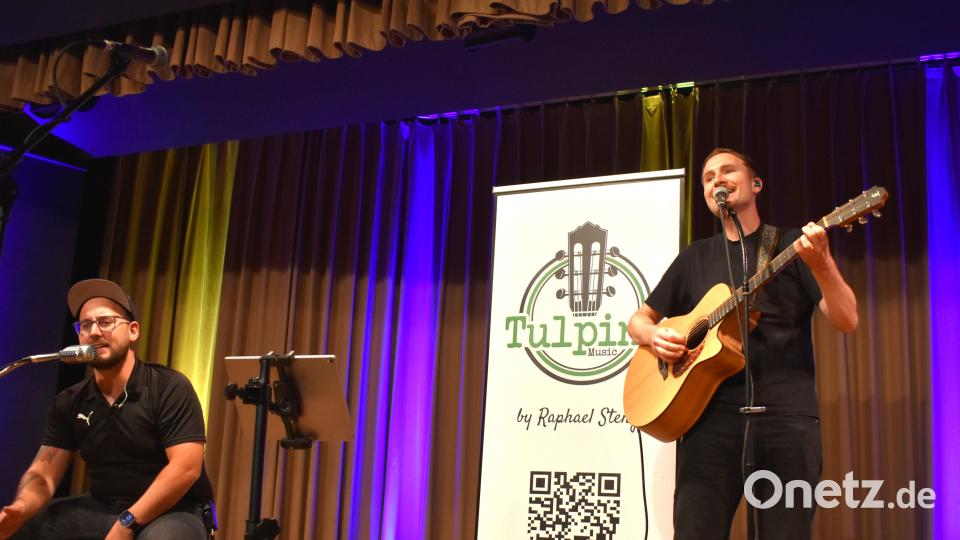 Das Duo "Tulpina" sorgte für die passende Musik. Bild: Renate Gradl